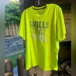 Nike Skills That Thrill Yellow Short Sleeve Tee Medium